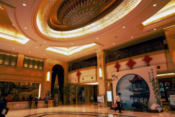 渝味舒压，重庆西站特色按摩，放松身心新体验